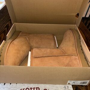 Women’s Ugg Classic Short II